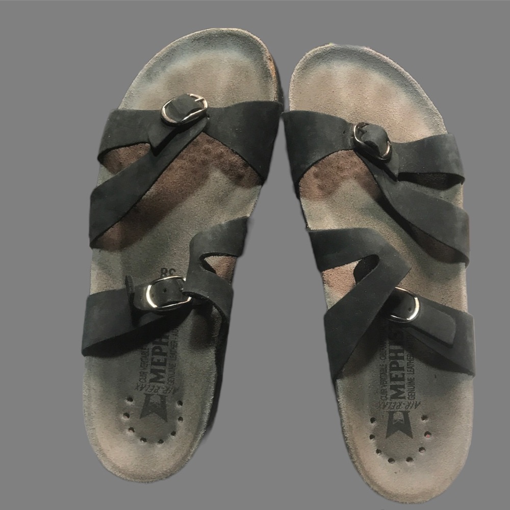 Mephisto Cork sandals. Size 38 Eu/ 8 US
Black leather